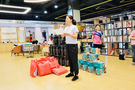 說明: H:\近期工作\6月22日-乒乓球比賽\新聞稿中照片\新聞稿中照片\呂主席宣布結(jié)果.JPG .JPG 說明: H:\近期工作\6月22日-乒乓球比賽\新聞稿中照片\新聞稿中照片\呂主席宣布結(jié)果.JPG .JPG
