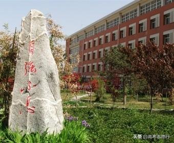 西北地區(qū)“進(jìn)步”很快的1所大學(xué)，位于省會城市,，有發(fā)展?jié)摿?></p>
</div>

</div><p>西安醫(yī)學(xué)院有含光校區(qū),、未央校區(qū)、高新校區(qū)3個(gè)校區(qū),，12個(gè)教學(xué)院系,，有本科生13000多人，研究生400人,，規(guī)模中等,。有兼聘院士1人，國家“百千萬人才工程”人選1人,，享受國務(wù)院政府津貼人才2人,，享受“三秦人才津貼”人才10人等，科研教學(xué)人才隊(duì)伍力量較強(qiáng),。</p>
<div><div><p class=
