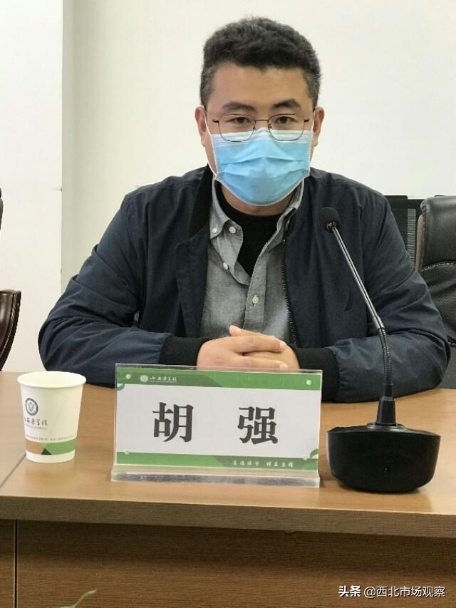 陜西省文史館館員王延年向抗疫一線醫(yī)護人員捐贈書法作品