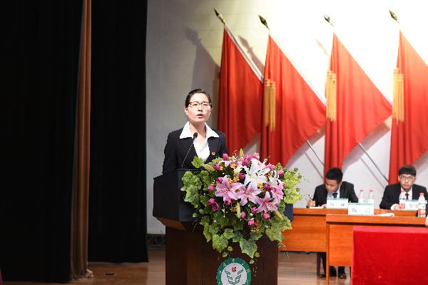 校學生會主席陶瑤宣讀倡議書