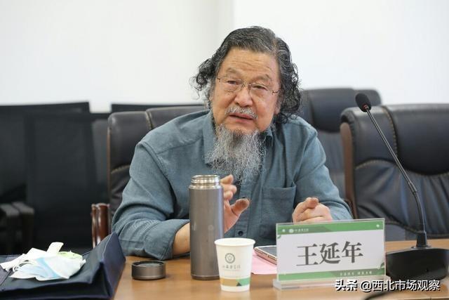 陜西省文史館館員王延年向抗疫一線醫(yī)護人員捐贈書法作品