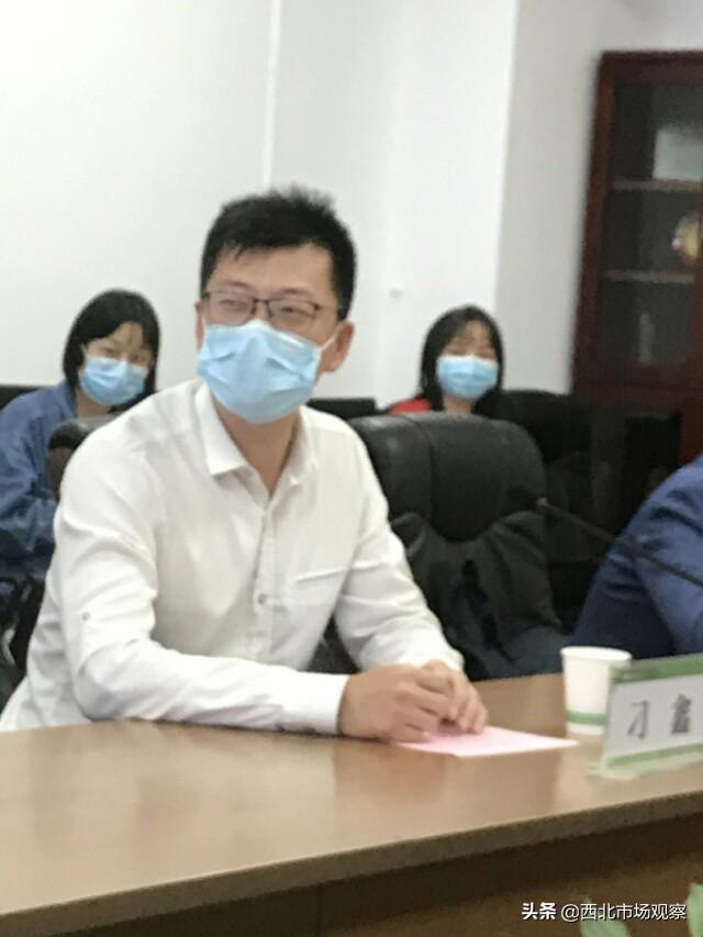 陜西省文史館館員王延年向抗疫一線醫(yī)護人員捐贈書法作品